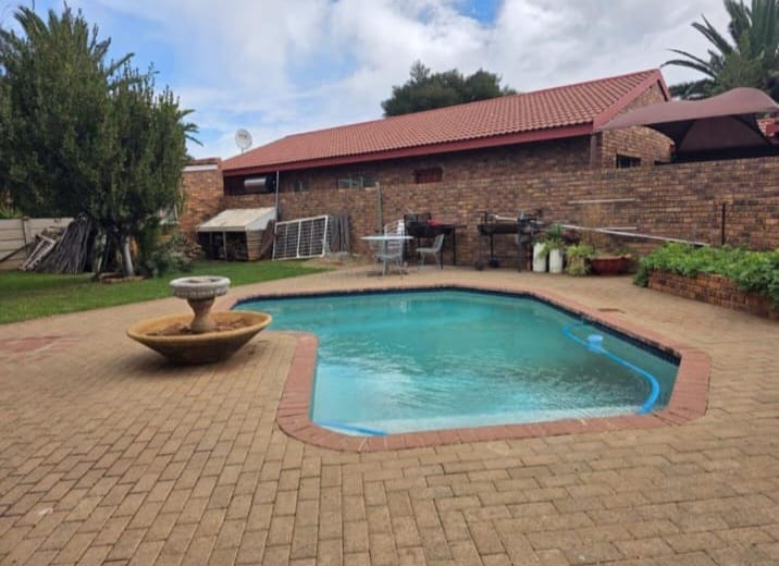 4 Bedroom Property for Sale in Hadison Park Northern Cape